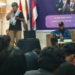 Suasana diskusi Padepokan Aufklärung VI berlangsung dinamis saat Juliadi Solong, Direktur Al Hikmah Institute, menyampaikan sambutan di hadapan narasumber dan peserta dialog publik bertema “Arogansi Amerika dan Krisis Kemanusiaan: Di Mana Posisi Indonesia?” di Makassar, Sabtu (10/1/2026).